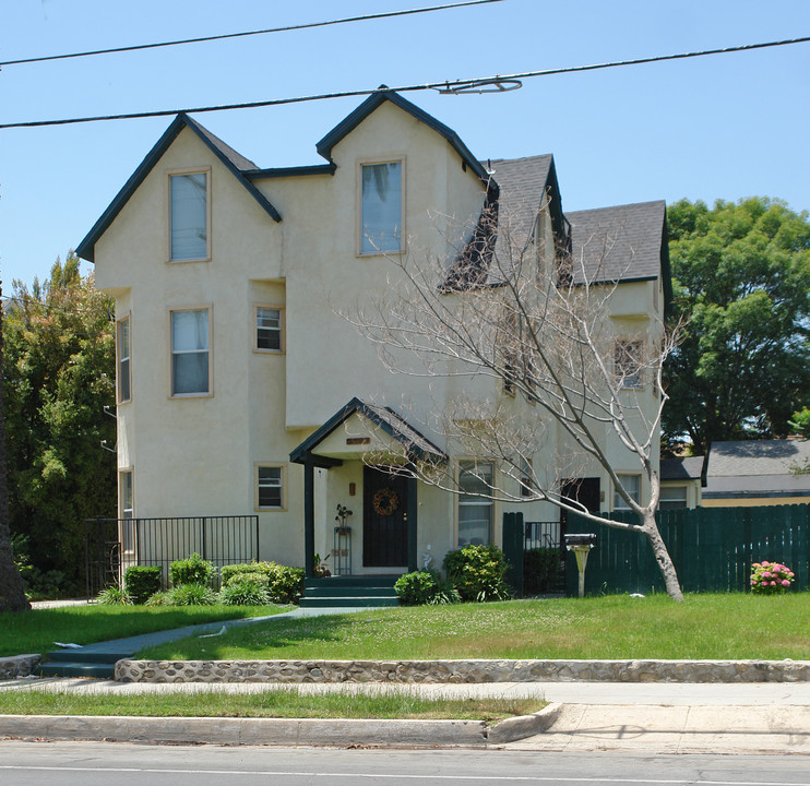 543 Raymond Ave in Pasadena, CA - Foto de edificio