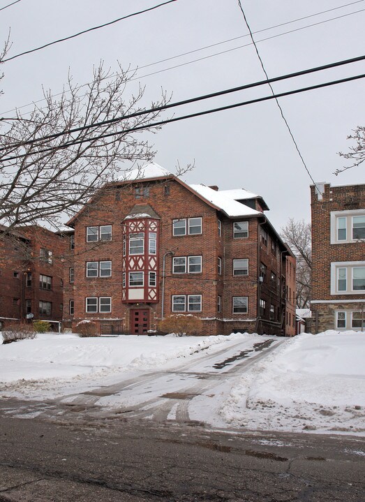 115 N Portage Path in Akron, OH - Foto de edificio