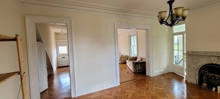 31 Elm Ct in Newton, MA - Building Photo - Building Photo