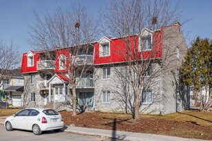1705 Barbe Av in Laval, QC - Building Photo