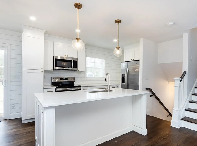 6725 Castlegate Dr in Charlotte, NC - Building Photo - Building Photo