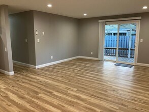 395 Stark St N in Salem, OR - Building Photo - Building Photo