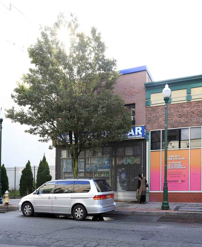 550 Main St in New Rochelle, NY - Foto de edificio - Building Photo