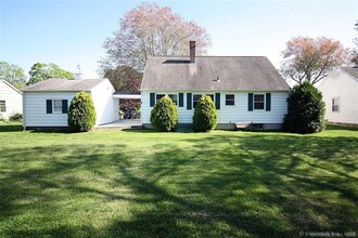 39 Maplewood St in Old Saybrook, CT - Building Photo - Building Photo