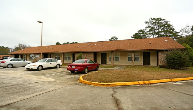 Jefferson Place Apartments in Monticello, FL - Foto de edificio - Building Photo