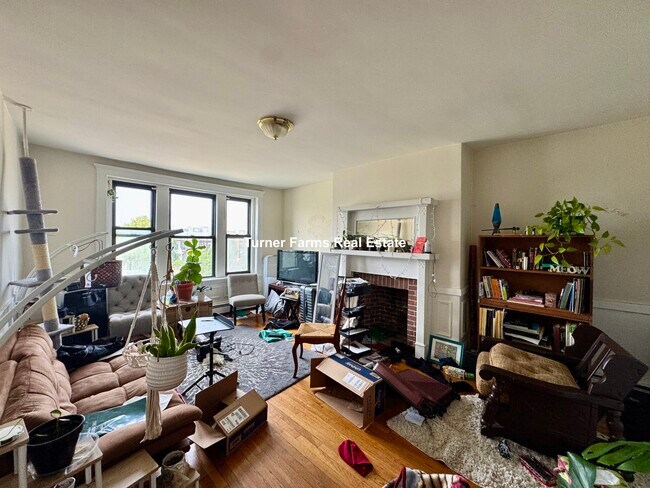 1682 Commonwealth Ave, Unit 4 in Boston, MA - Building Photo - Building Photo