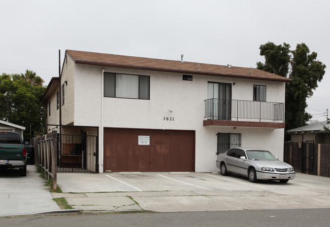 3821 Cherokee Ave in San Diego, CA - Foto de edificio - Building Photo