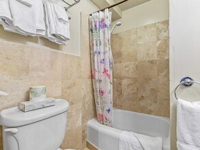 134 Kapahulu Ave, Unit 606 in Honolulu, HI - Foto de edificio - Building Photo