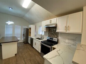 4803 Shadowdale Dr in Houston, TX - Building Photo - Building Photo