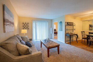 Deer Wood in Lufkin, TX - Building Photo