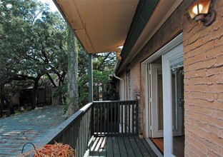 8299 Kingsbrook Rd in Houston, TX - Building Photo - Building Photo