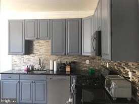 7 Shelley Cir in East Windsor, NJ - Building Photo