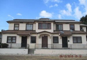 711 W 90th St in Los Angeles, CA - Building Photo