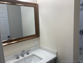 17 Beacon View Dr in Fairfield, CT - Building Photo - Building Photo