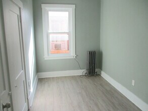 328 Park Rd, Unit 2 in Ambridge, PA - Building Photo - Building Photo