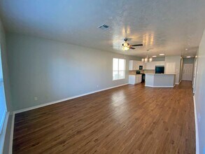 15201 Hazy Meadow Ct, Unit #B in College Station, TX - Foto de edificio - Building Photo