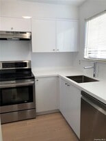 34 Poplar Ln in Middletown, NY - Building Photo