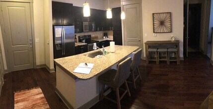 6000 Carnegie Blvd in Charlotte, NC - Building Photo - Building Photo