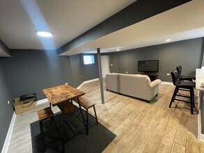 4836 S Michigan Ave, Unit Furnished Garden Unit in Chicago, IL - Building Photo - Building Photo