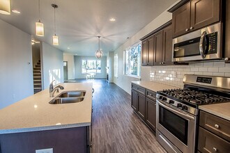 18112 E Riverway Ave in Spokane Valley, WA - Building Photo - Building Photo