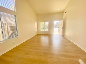590 Vista Del Sol in Camarillo, CA - Building Photo - Building Photo