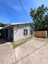 6003 Cameron Rd in Austin, TX - Building Photo - Building Photo