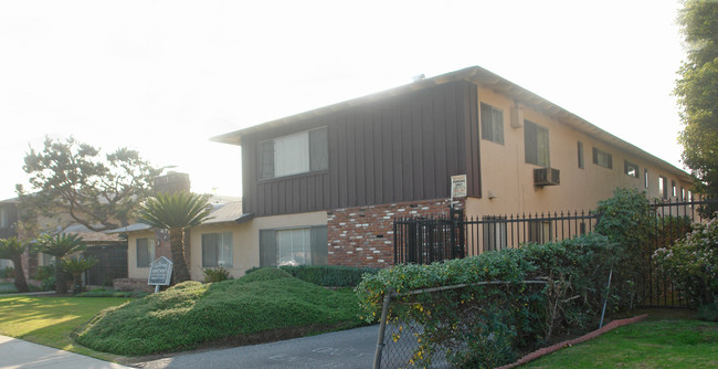 Casa Barranca in Covina, CA - Foto de edificio - Building Photo