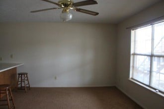 Tara Apartments in Mountain Home, AR - Foto de edificio - Interior Photo