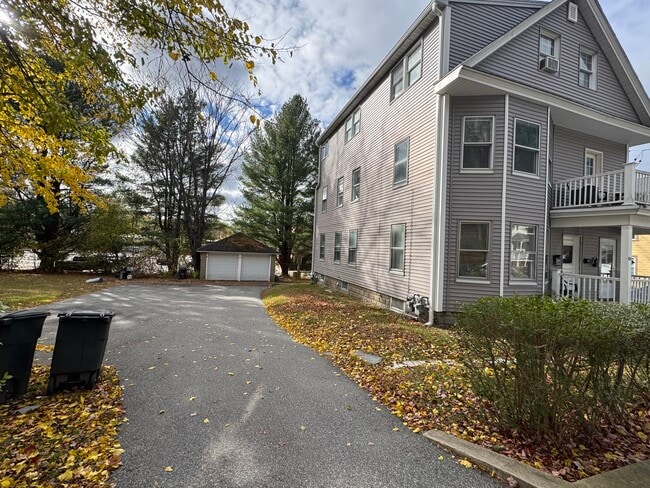 41 Thorndike Rd, Unit 3 in North Andover, MA - Foto de edificio - Building Photo