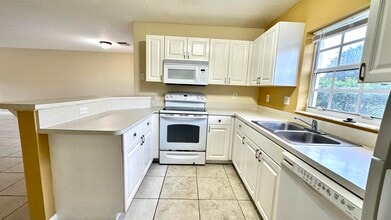 13880 York Ct in Wellington, FL - Building Photo - Building Photo