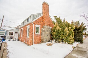 105 Pacific Blvd in Long Beach, NY - Building Photo