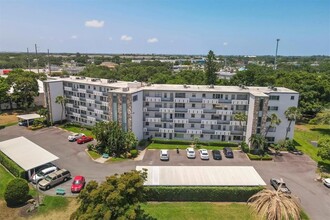 4440 Ironwood Cir in Bradenton, FL - Foto de edificio - Building Photo