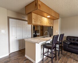 250 El Dorado Blvd in Webster, TX - Foto de edificio - Building Photo