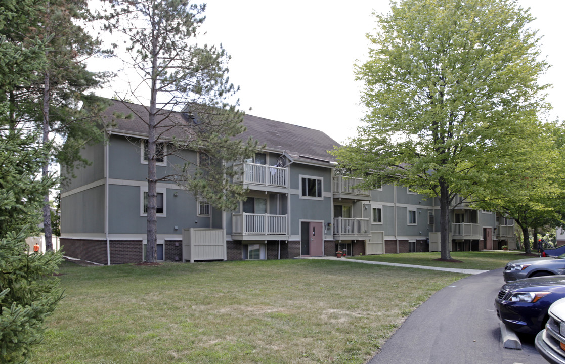 Hunter's Path Apartments in Bridgeville, PA - Building Photo