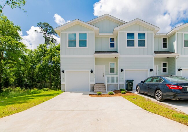 property at 1411 Iroquois Ct