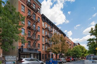 195 E 4th St in New York, NY - Building Photo - Primary Photo