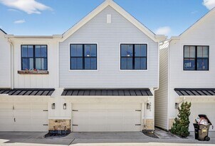 6425 Highland Pine Ln in Houston, TX - Building Photo