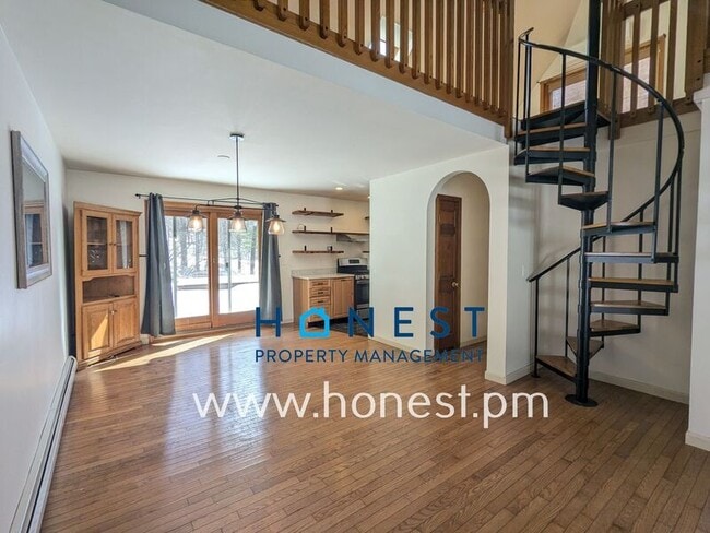 property at 5 Manchester Ln