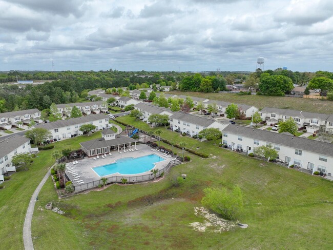 562 Wingspan Way in Crestview, FL - Building Photo - Building Photo