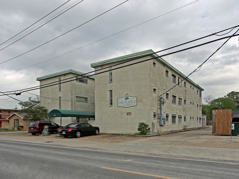 Adams Garden in New Orleans, LA - Building Photo