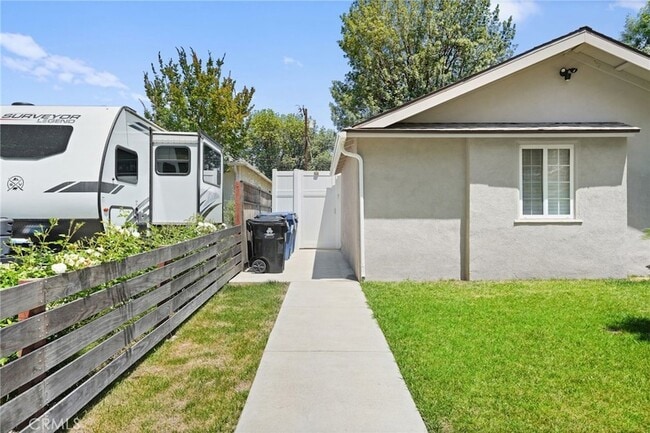 6930 Enfield Ave, Unit 9117 in Los Angeles, CA - Building Photo - Building Photo