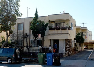 1749 Edgemont St in Los Angeles, CA - Foto de edificio - Building Photo