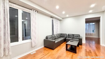 205 S Ocean Dr in Oshawa, ON - Building Photo