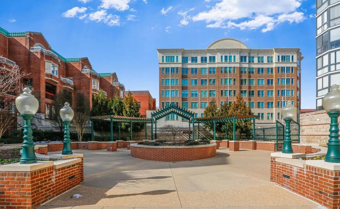 22 Courthouse Sq, Unit 510 in Rockville, MD - Foto de edificio