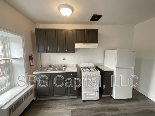203 W North St in Carlisle, PA - Foto de edificio - Building Photo
