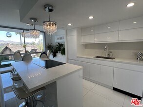 201 Ocean Ave Ext in Santa Monica, CA - Building Photo - Building Photo