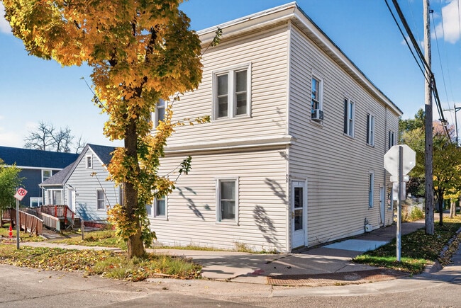 959 Earl St in St. Paul, MN - Building Photo - Building Photo