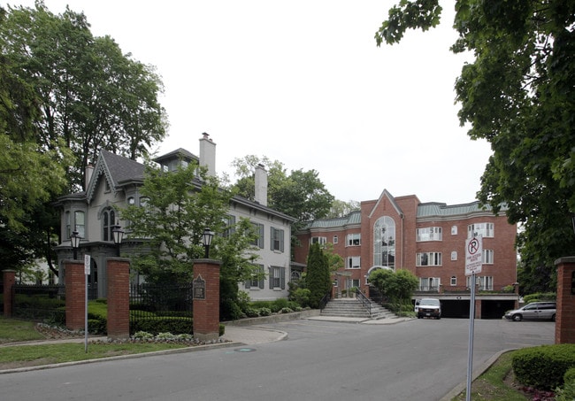 Brant's Landing in Burlington, ON - Building Photo - Primary Photo