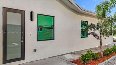 406 NW 41st St in Oakland Park, FL - Building Photo - Building Photo