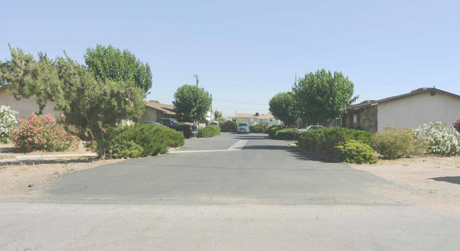 15585 Tokay St in Victorville, CA - Building Photo - Building Photo